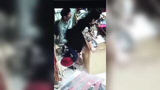 화질복원 가게에서 섹스하는 중년