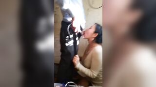 식당에서 초대남 빨아주는 미시 여친 [얼공]