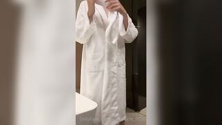 셀카찍는 비비 관전하다 꼴린자지 들이미는 넘