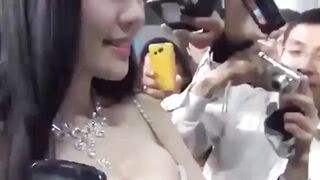 KIA 모터쇼 현장에서 난리난 꼭노 레이싱모델
