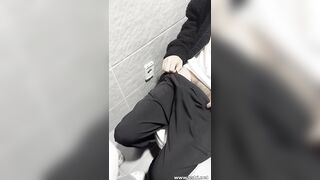 [간단최초신작] 화장실에서 2대1 대딸 1
