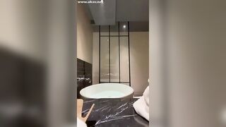 [신작] 풋풋한 커플의 욕조섹스 2