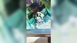 대낮 넷카페에서 애정행각하는 어린시키들