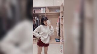 드레스 룸 공개셀카중 알몸 다 노출