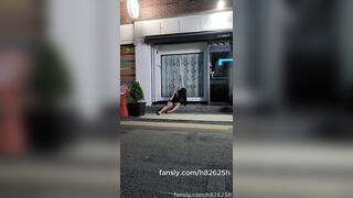 꽐라되어 질질 끌려가는 와이프
