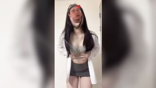 교복입고 보지 까고 위 아래 춤추기