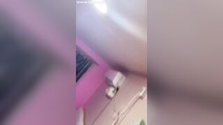 원정 아가씨에 마사지 받는 대머리 아저씨