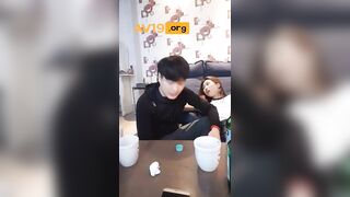토토짱_헌팅 대학생 게스트들 [물빨] 부르마 입혀놓고~2대1  korean bj