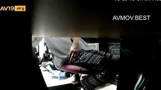 자위몰래찍기_자위하는 누나 책상아래