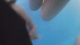 수영장에서 보지만지고 튀기 (2)