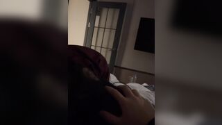 깜짝놀라는 년 (2)