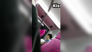 버스 뒷자석에서 물빨하는 어린것들 2