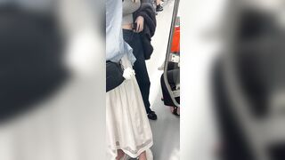 지하철 가슴골 보이는 크롭티녀 직찍