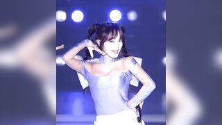 최예나 레전드 가슴골 자료 모음 (4)