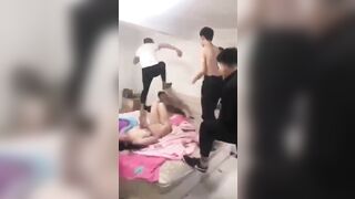 후덜덜 조폭 와이프 잘 못건드려 좆된놈