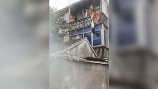 집에 불나서 탈출하는 나체녀 (사건사고!)