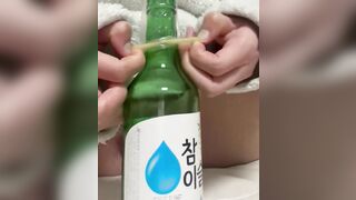 신작 참이슬녀 자위영상 [소주병콘돔자위]