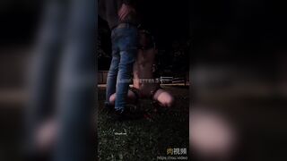 野外調教露出太刺激 青春女孩被操到潮吹 lunana china