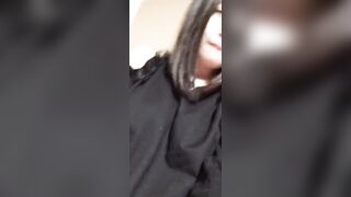 동그란 얼굴에 꼭지 셀카녀