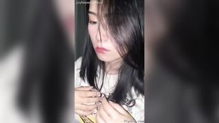 驚險又刺激！調教大二學妹挑戰在樓層打砲 路人經過差點被發現 china