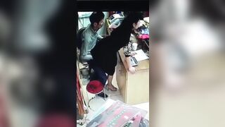 화질복원 가게에서 섹스하는 중년 2
