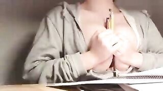 독서실 거유녀 (3)