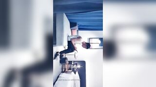 9總探花 9總全國探花第二場黃先生代班，性感苗條包臀裙妹子騎在身上調情，鏡頭前扣逼口交抱起來操 china