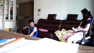 거부하는 마누라에게 삐진 남편