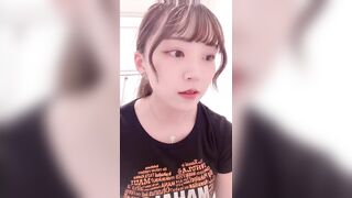화장실에서 옷 갈아입으며 가슴 닦는 스시녀
