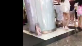 지하철에서 탐폰빼는 미친년 발견 ipcam