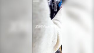 氣質正妹在公車上給男友打手槍非常刺激 汐夢瑤 china
