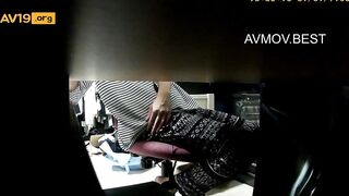 자위몰래찍기_자위하는 누나 책상아래 2