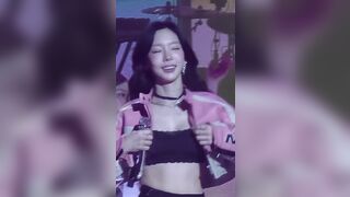태연 볼록한 가슴