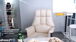 아프리카 윤쏘 화장실 나오다가 보지털 노출