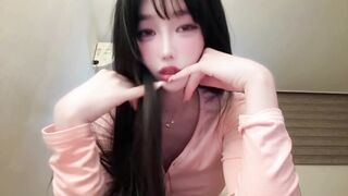 윤지니 시원하게 구멍 뚫고 박음질