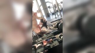 헬스장에서 뭔 짓이야 ㅋㅋ