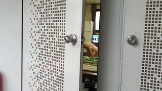 민박집에서 동네 주민 접대 중