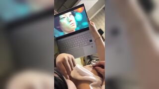 꼭지 만지기