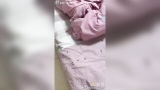 我老公幹我的時候就在想你 浪蕩人妻 老公前腳走 後腳情趣套裝加身讓情 china