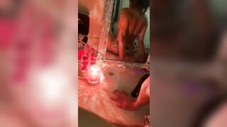 얼마나 좋으면 이런 소리를 낼까