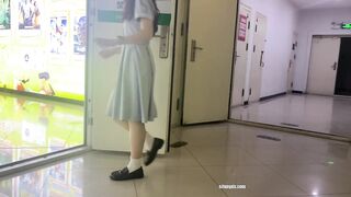 【厕拍】新流出多场景闯拍加近景前拍各种靓妹嫩穴尿尿53V[某房原版] china ipcam 2 (6)