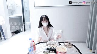 在家中和男友看Netflix and chill 小巧芋艿 china