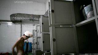 エピソード16～古い大学のキャンパス～4K HD 若い学生の女の子たちが集団で入浴と着替えをする～白雪姫とシンデレラが一緒に入浴する ipcam (10)