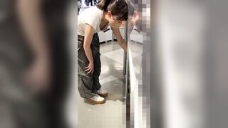 【店員胸チラB地区㊳】[神]美女店員さん登場！雑貨屋古着屋おっぱい乳首２名！ ipcam