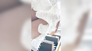 【KFC】双子の女子高生が買い物中、同じシースルースカートと薄緑の下着を着て、超鮮明 ipcam 3