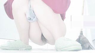 TPの女子クラスメイトがトイレに行って、オマンコを開けて確認した ipcam