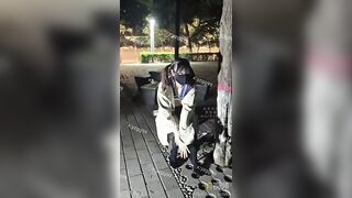 深夜露出JK制服女友 在公園裡啪啪 [1] 養隻果果 china