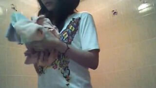 【震撼大礼包】邪恶房东系列全部5弹完整版❤️贵在真实房东偷拍美女房客洗澡换衣自慰约炮日常926V ipcam 5 (6)