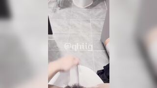남자화장실에서 ㅈㅇ하는애