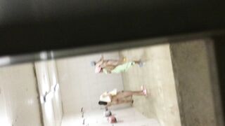 ❤️希少【女子大生トイレ】公衆トイレで入浴中の女子大生を命がけで盗撮 5V ipcam (3)